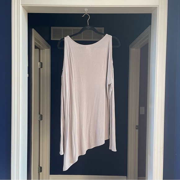 Francesca’s Alya Asymmetrical Exposed Shoulder Long Sleeve Top - Picture 2 of 6